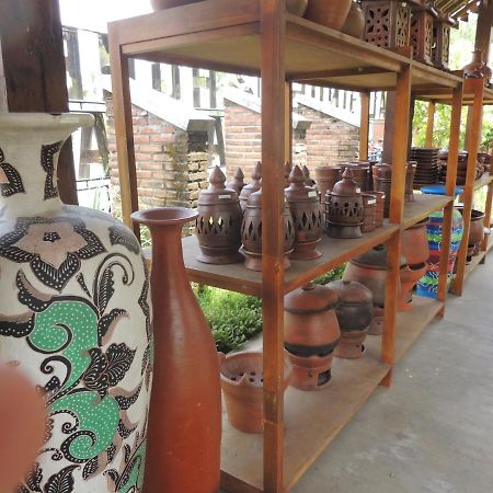 Balkondes Karanganyar Pottery Academy Hotel มาเกอลัง ภายนอก รูปภาพ