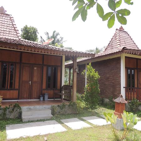 Balkondes Karanganyar Pottery Academy Hotel มาเกอลัง ภายนอก รูปภาพ