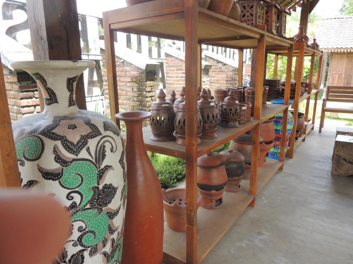 Balkondes Karanganyar Pottery Academy Hotel มาเกอลัง ภายนอก รูปภาพ