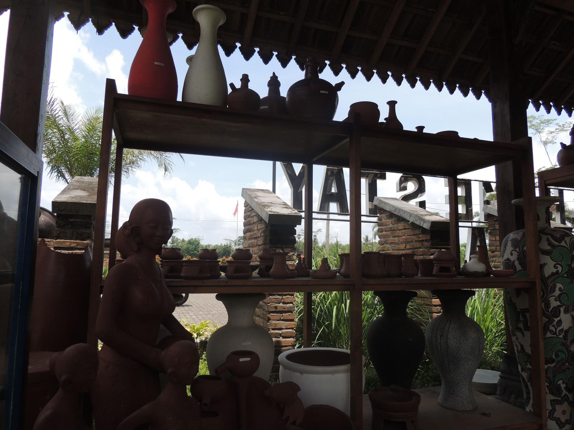 Balkondes Karanganyar Pottery Academy Hotel มาเกอลัง ภายนอก รูปภาพ