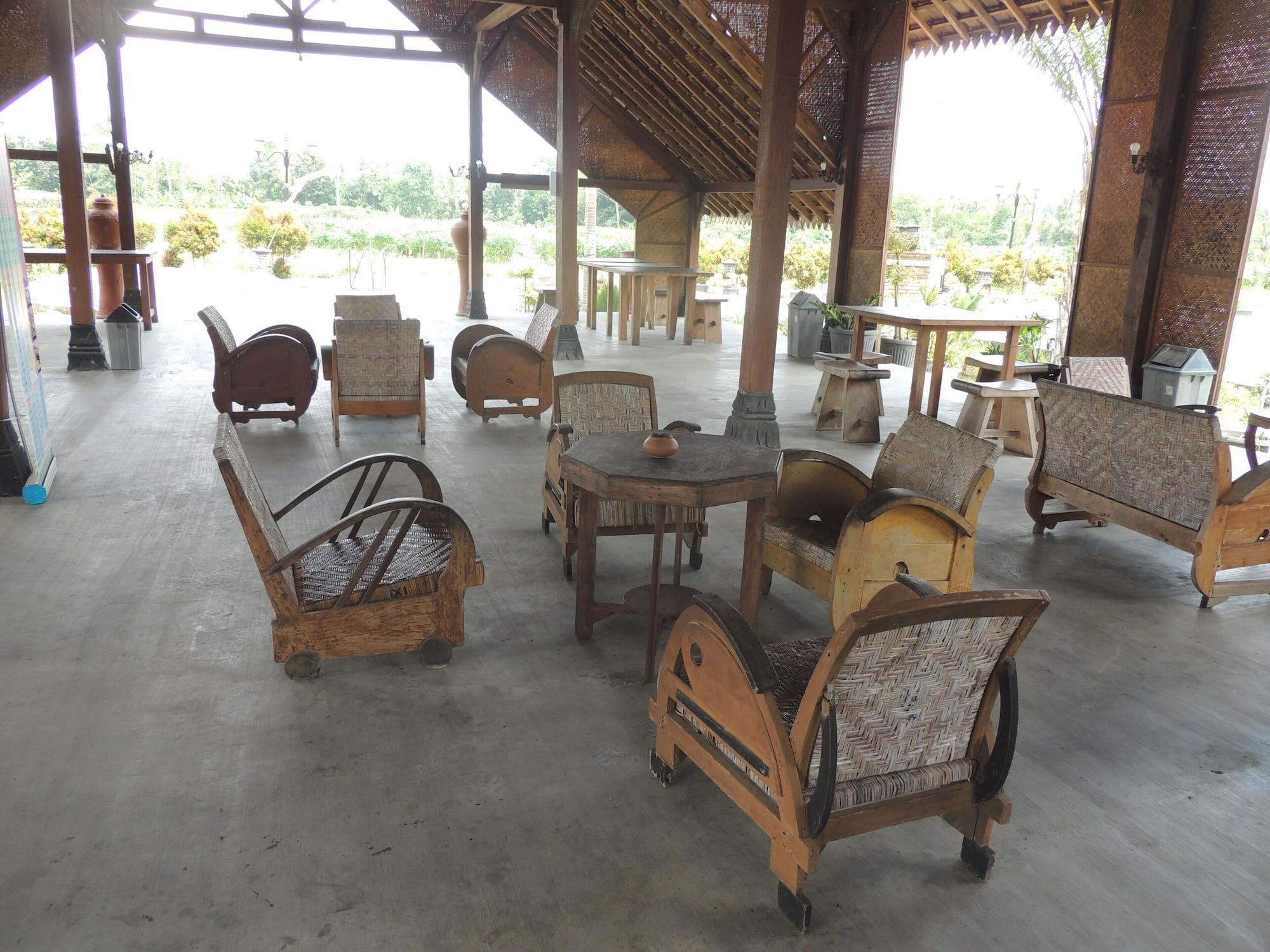 Balkondes Karanganyar Pottery Academy Hotel มาเกอลัง ภายนอก รูปภาพ