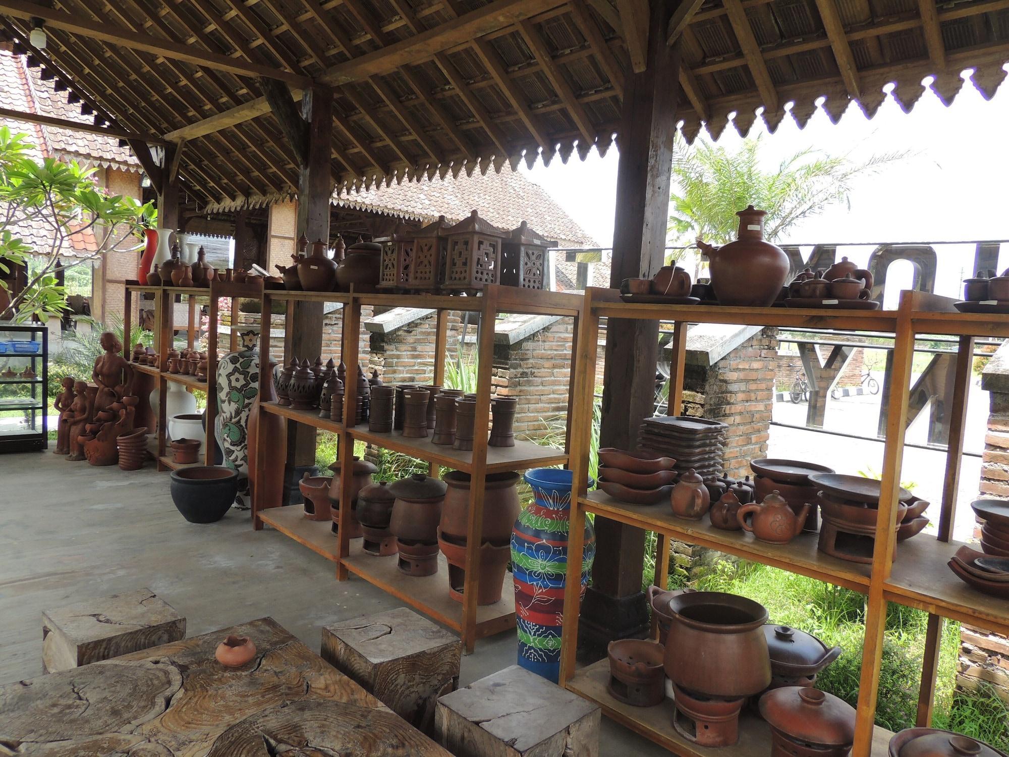 Balkondes Karanganyar Pottery Academy Hotel มาเกอลัง ภายนอก รูปภาพ