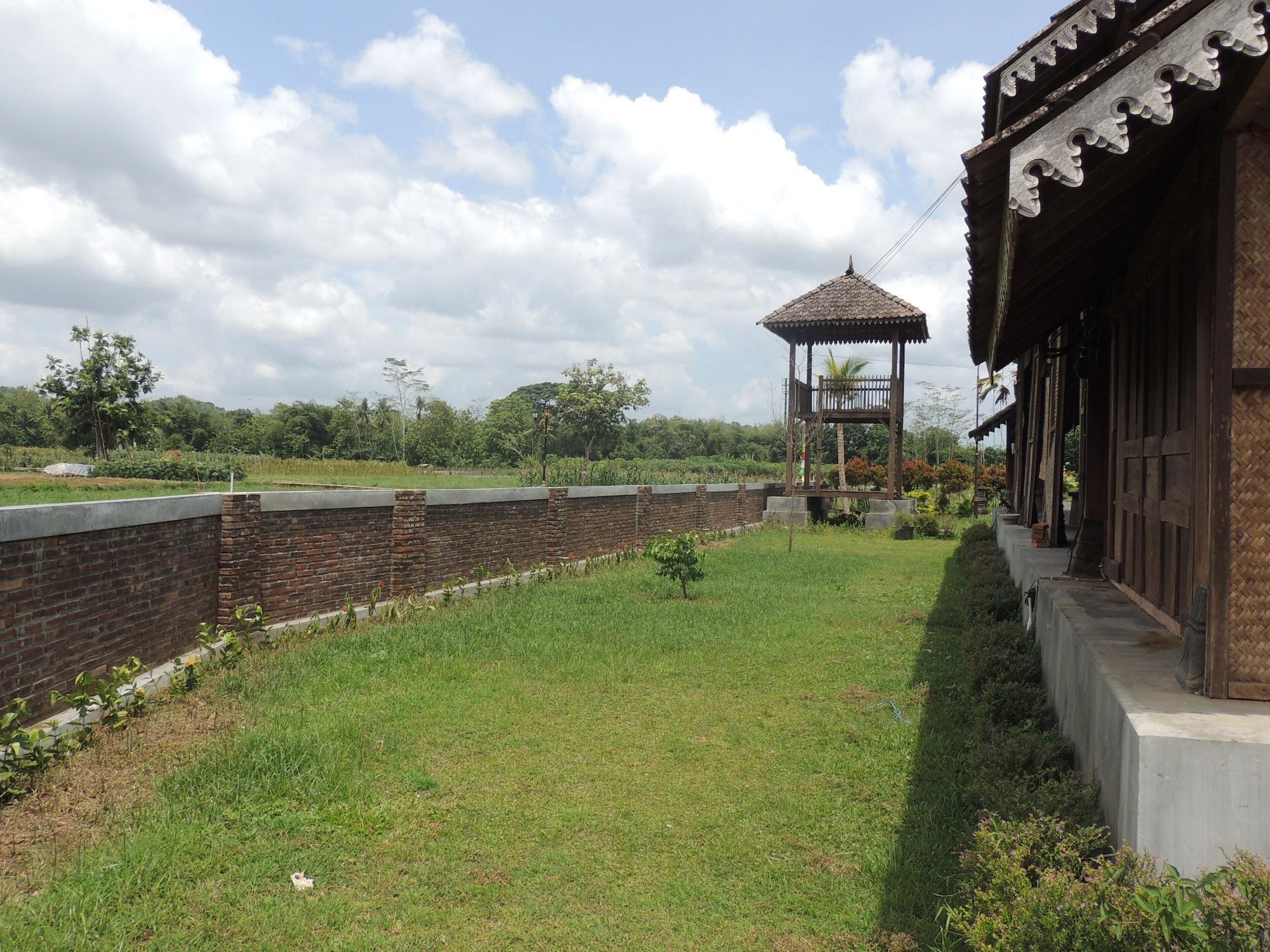 Balkondes Karanganyar Pottery Academy Hotel มาเกอลัง ภายนอก รูปภาพ